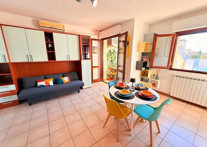 Centro, Comodo E Luminoso Fronte Corso *